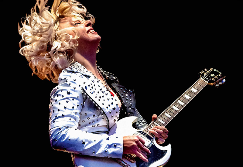 Samantha Fish playing guitar